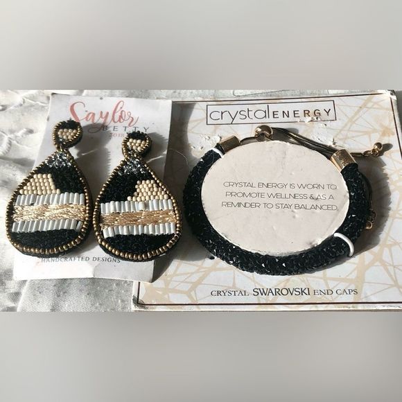 Seed bead earring and Swarovski bracelet, gold tone - Picture 7 of 8